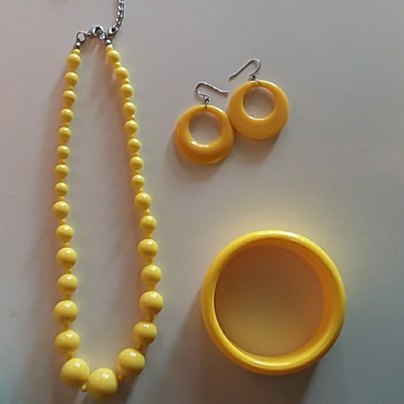 Jewelry - Retro style yellow necklace earrings bracelet